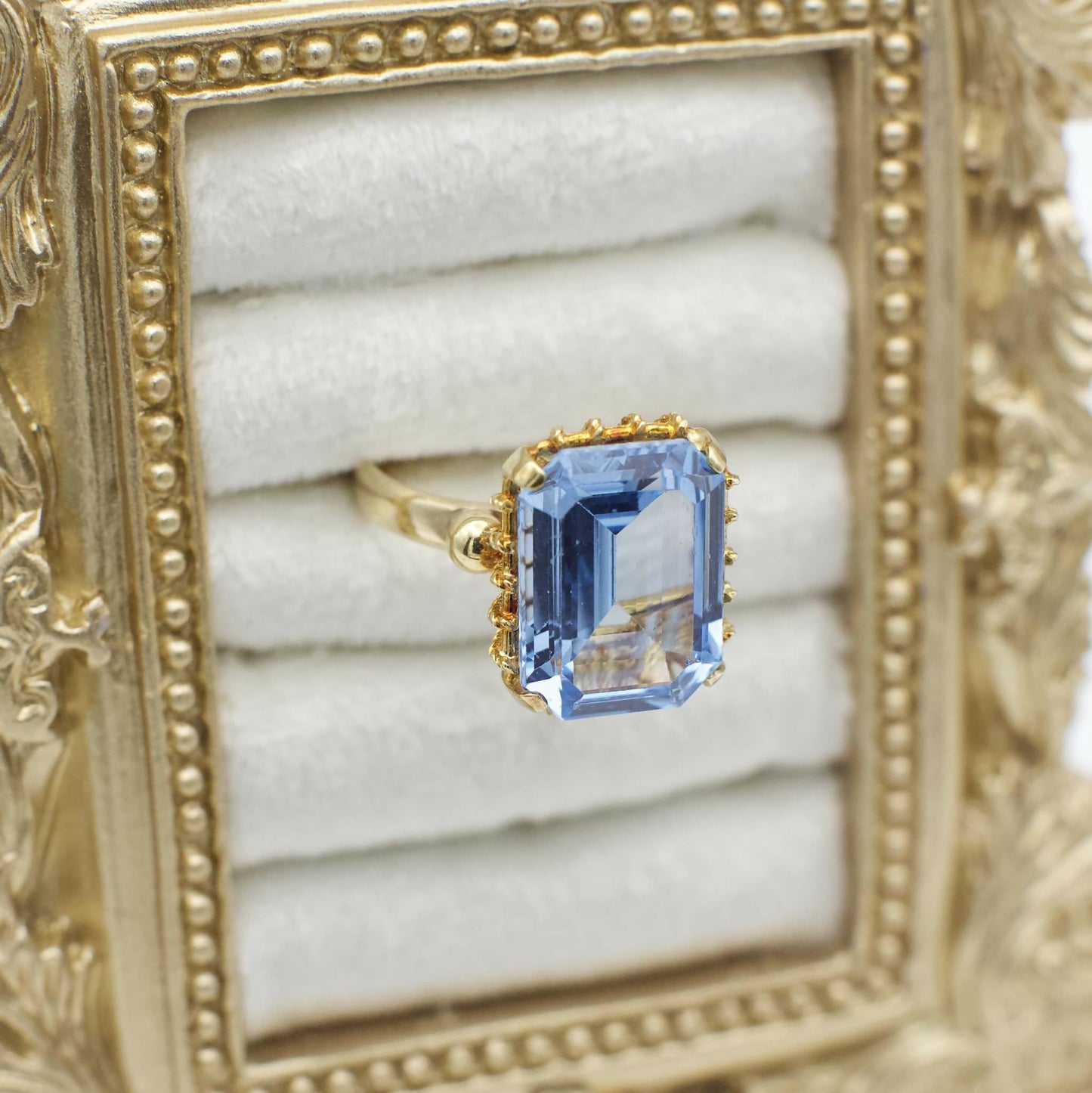 Vintage-Cocktailring mit blauem Spinell aus massivem 18K Gelbgold