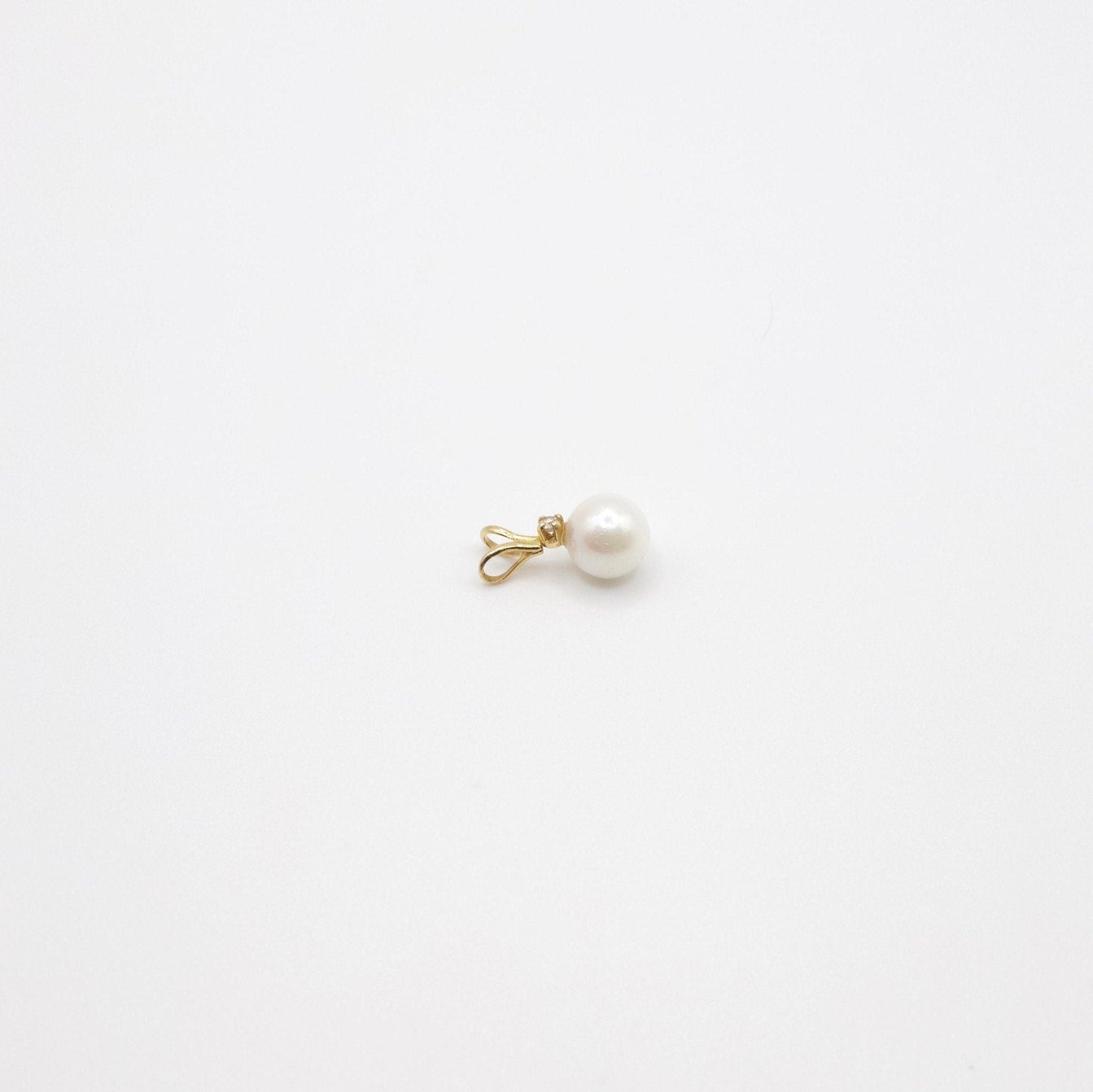 Vintage Charm aus 14K Gelbgold mit weißen Perlen und echten Diamanten