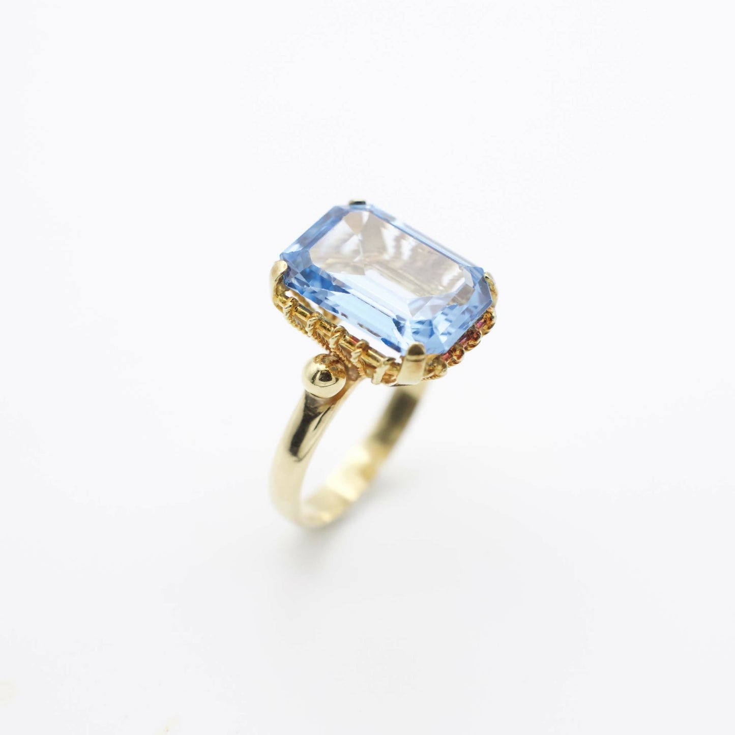 Vintage-Cocktailring mit blauem Spinell aus massivem 18K Gelbgold