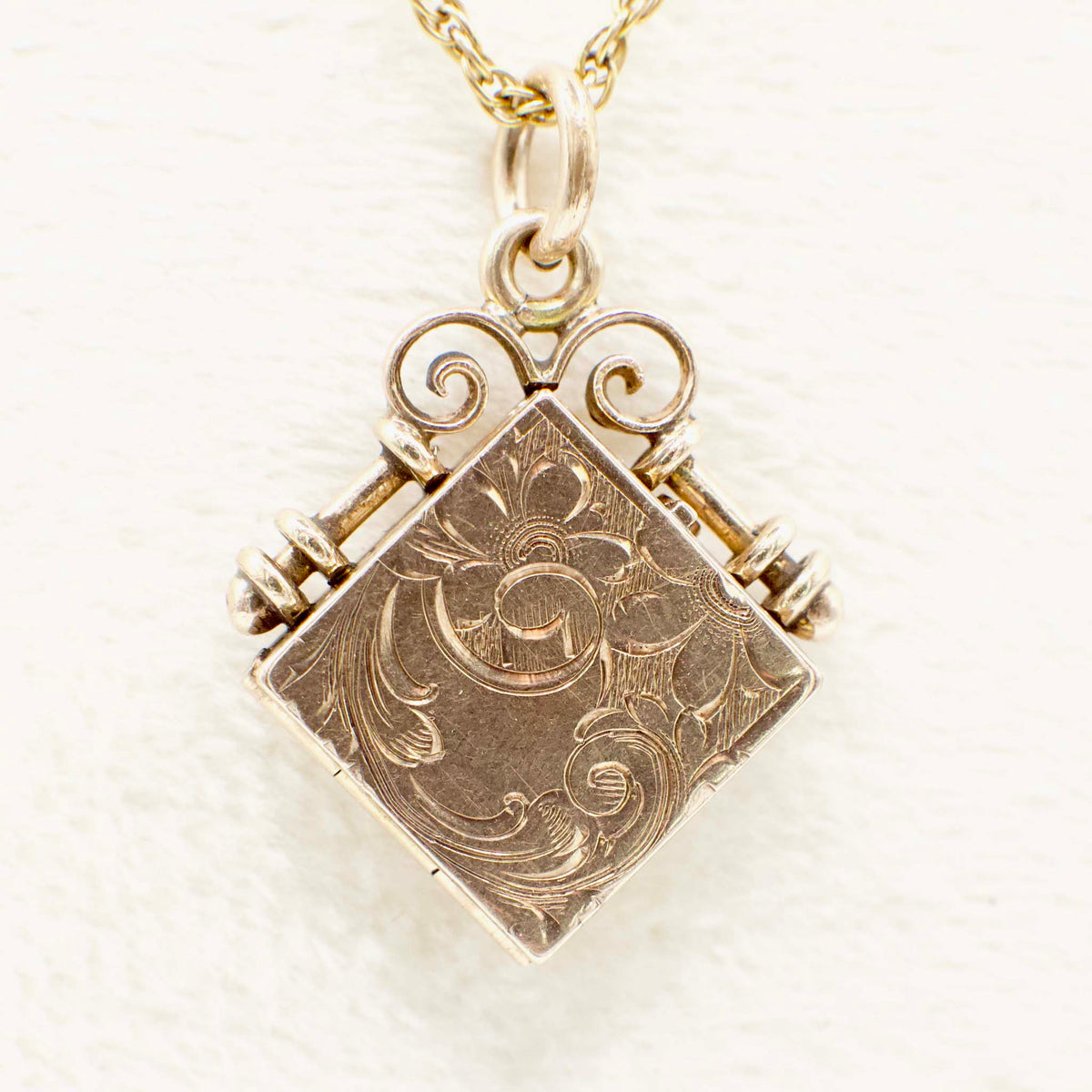 Antique Wightman & Hough Co. Circa 1890 Victorian 12K Gold Filled Album Locket