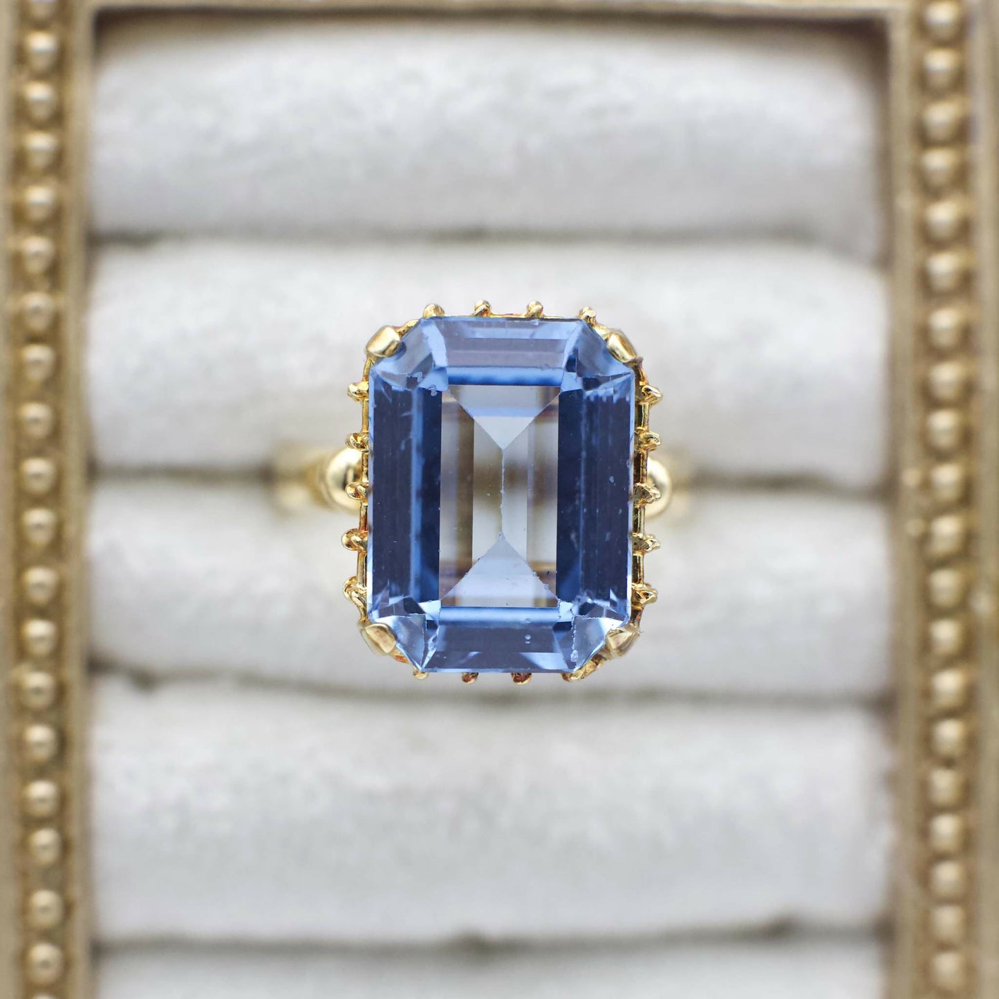Vintage-Cocktailring mit blauem Spinell aus massivem 18K Gelbgold