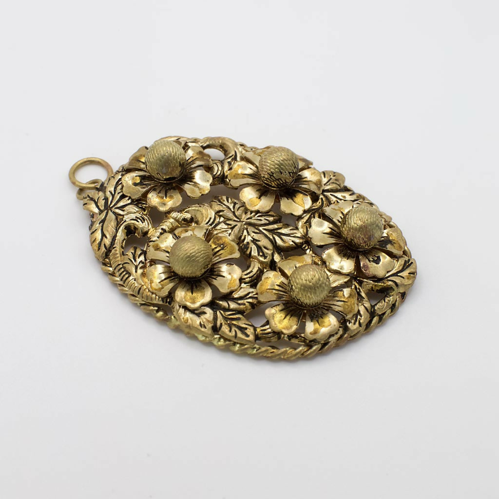 Vintage Florales Messing-Filigran-Anhänger, oval