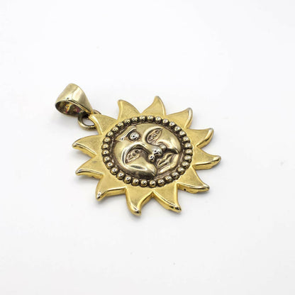 Vintage goldfarbener Sonnenanhänger