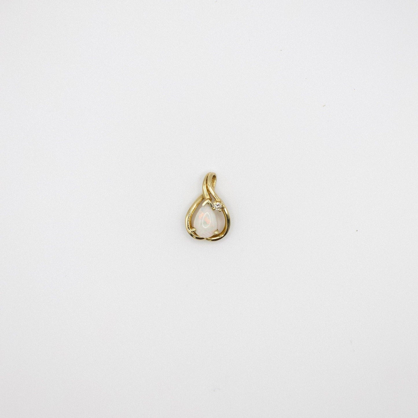 Vintage 14K Plumb Gelbgold Opalanhänger mit echtem Diamant