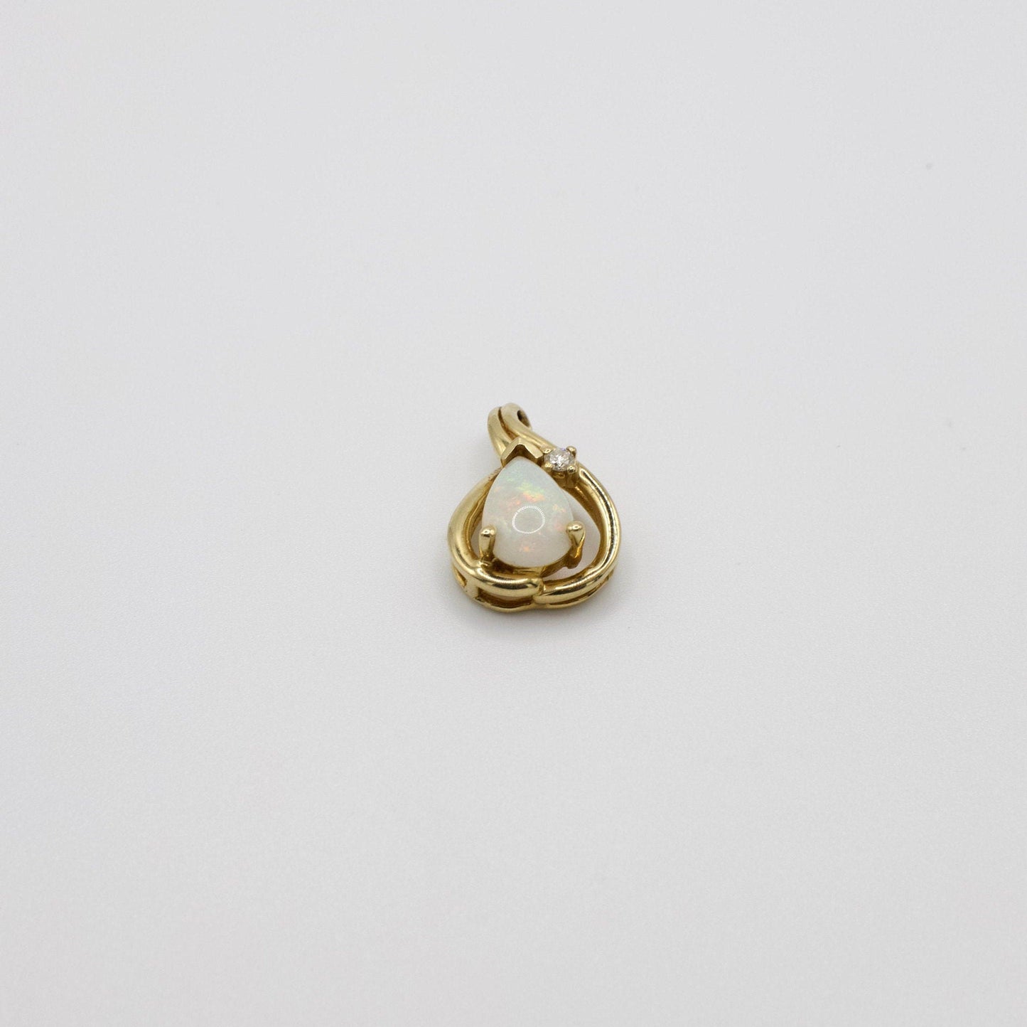 Vintage 14K Plumb Gelbgold Opalanhänger mit echtem Diamant