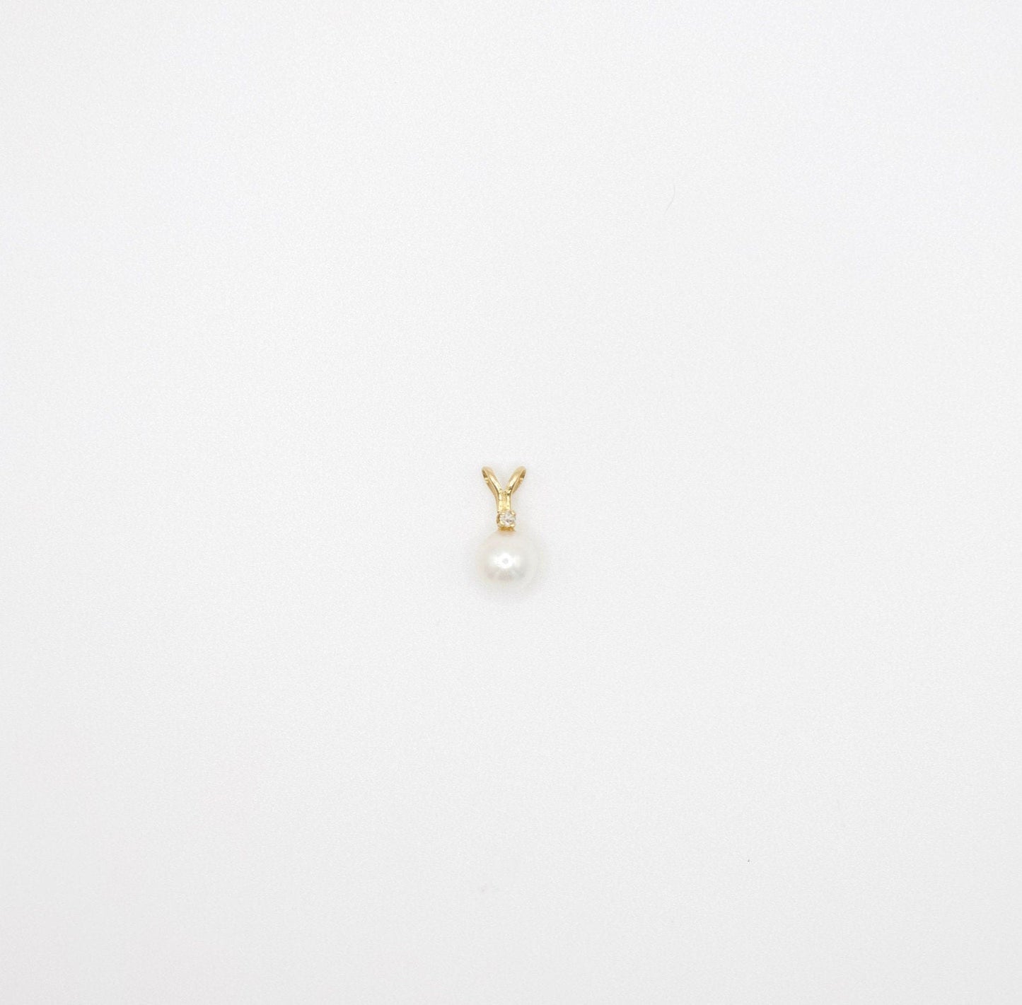 Vintage Charm aus 14K Gelbgold mit weißen Perlen und echten Diamanten