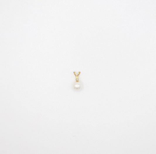 Vintage Charm aus 14K Gelbgold mit weißen Perlen und echten Diamanten