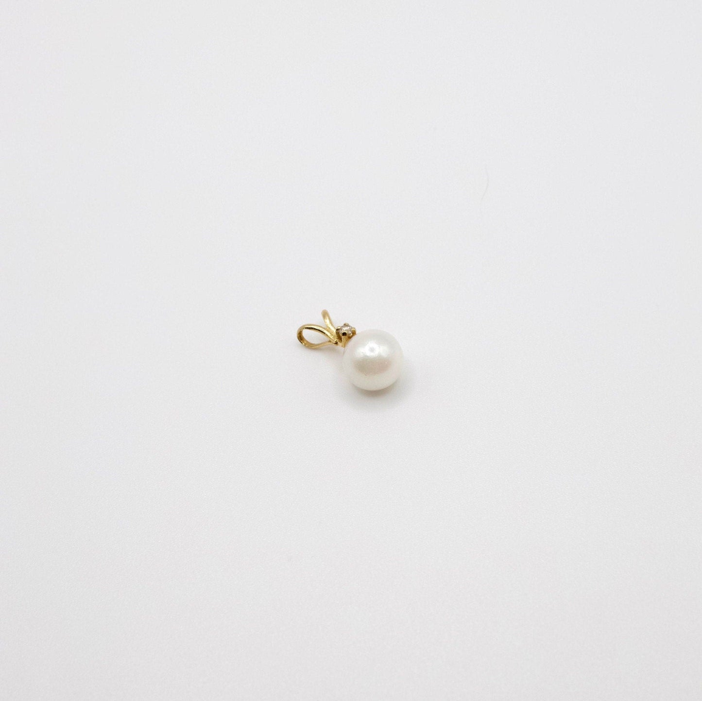 Vintage Charm aus 14K Gelbgold mit weißen Perlen und echten Diamanten