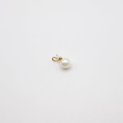 Vintage Charm aus 14K Gelbgold mit weißen Perlen und echten Diamanten