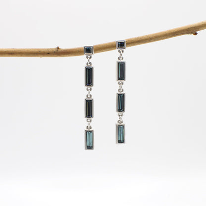 Vintage Ohrringe mit blauen Swarovski-Kristalltropfen