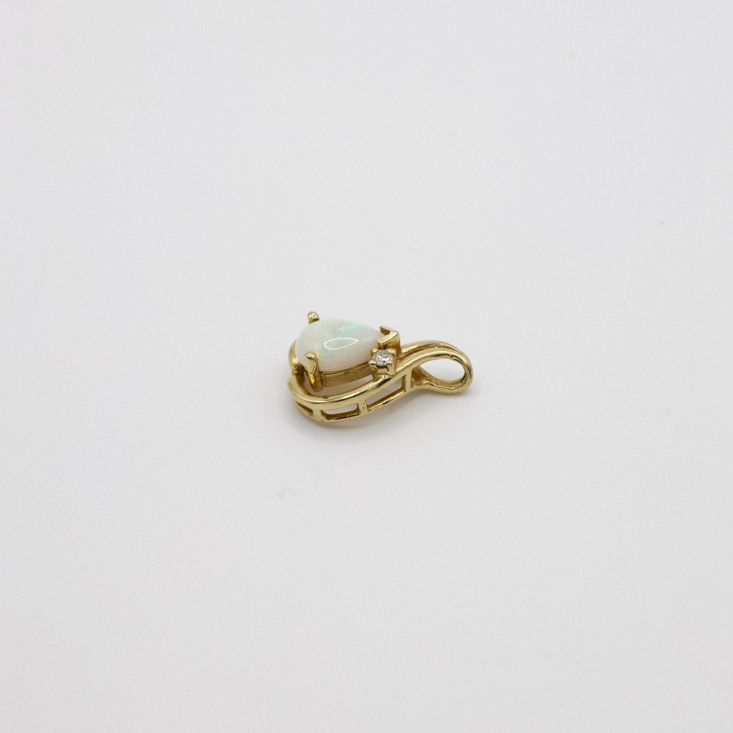 Vintage 14K Plumb Gelbgold Opalanhänger mit echtem Diamant