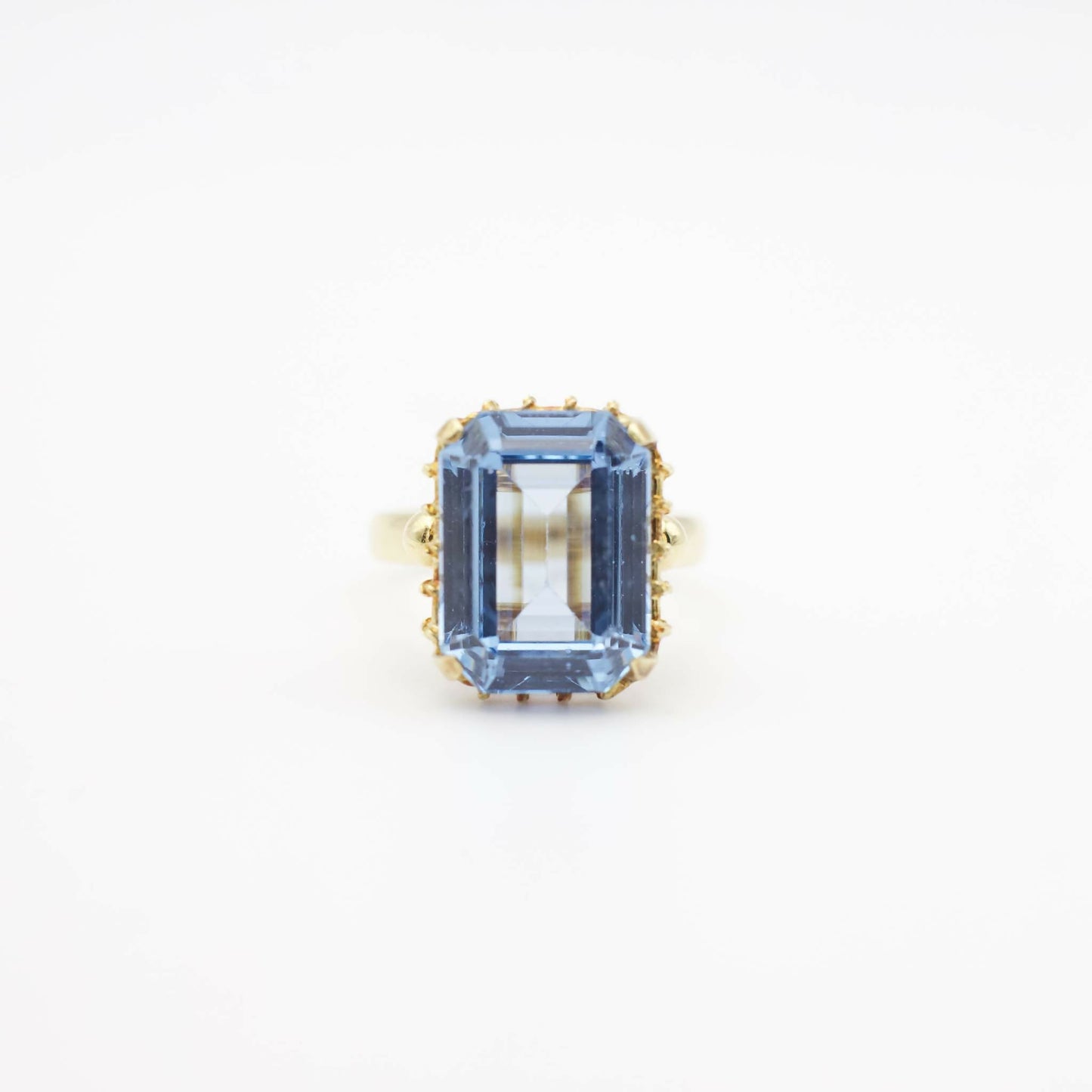 Vintage-Cocktailring mit blauem Spinell aus massivem 18K Gelbgold
